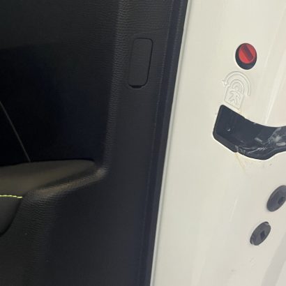 El secreto de las puertas traseras del coche que muy pocos conductores conocen