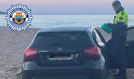 La insólita historia de la Policía Local de Benidorm y un coche en la playa