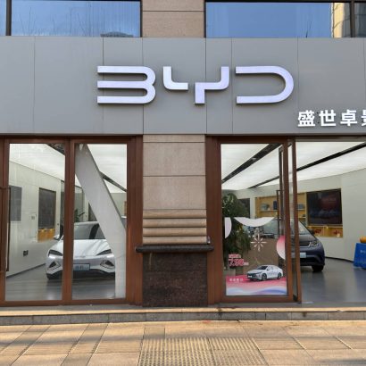 La misteriosa razón por la que ya se han incendiado 10 concesionarios de la marca de coches chinos BYD