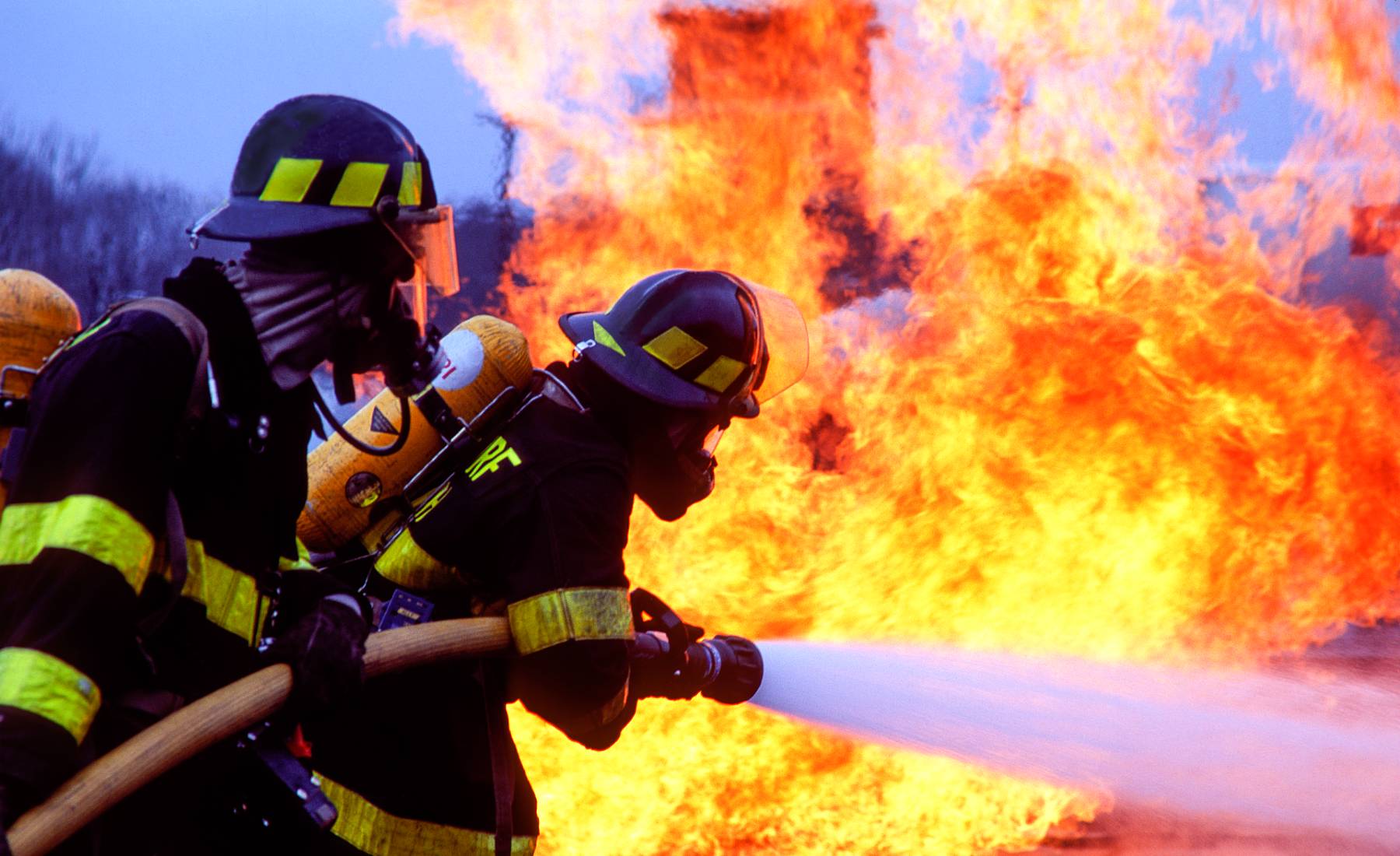 barreras antiincendios coche eléctrico