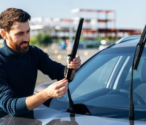 Cómo cambiar las escobillas del coche desde casa