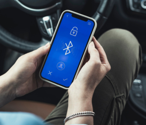 El adaptador bluetooth permite conectar el sistema de audio del coche con muchos dispositivos como tabletas o móviles.