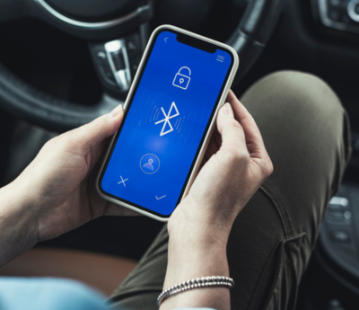El adaptador bluetooth permite conectar el sistema de audio del coche con muchos dispositivos como tabletas o móviles.