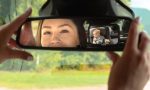 Este espejo para vigilar al bebé en el coche arrasa en Amazon