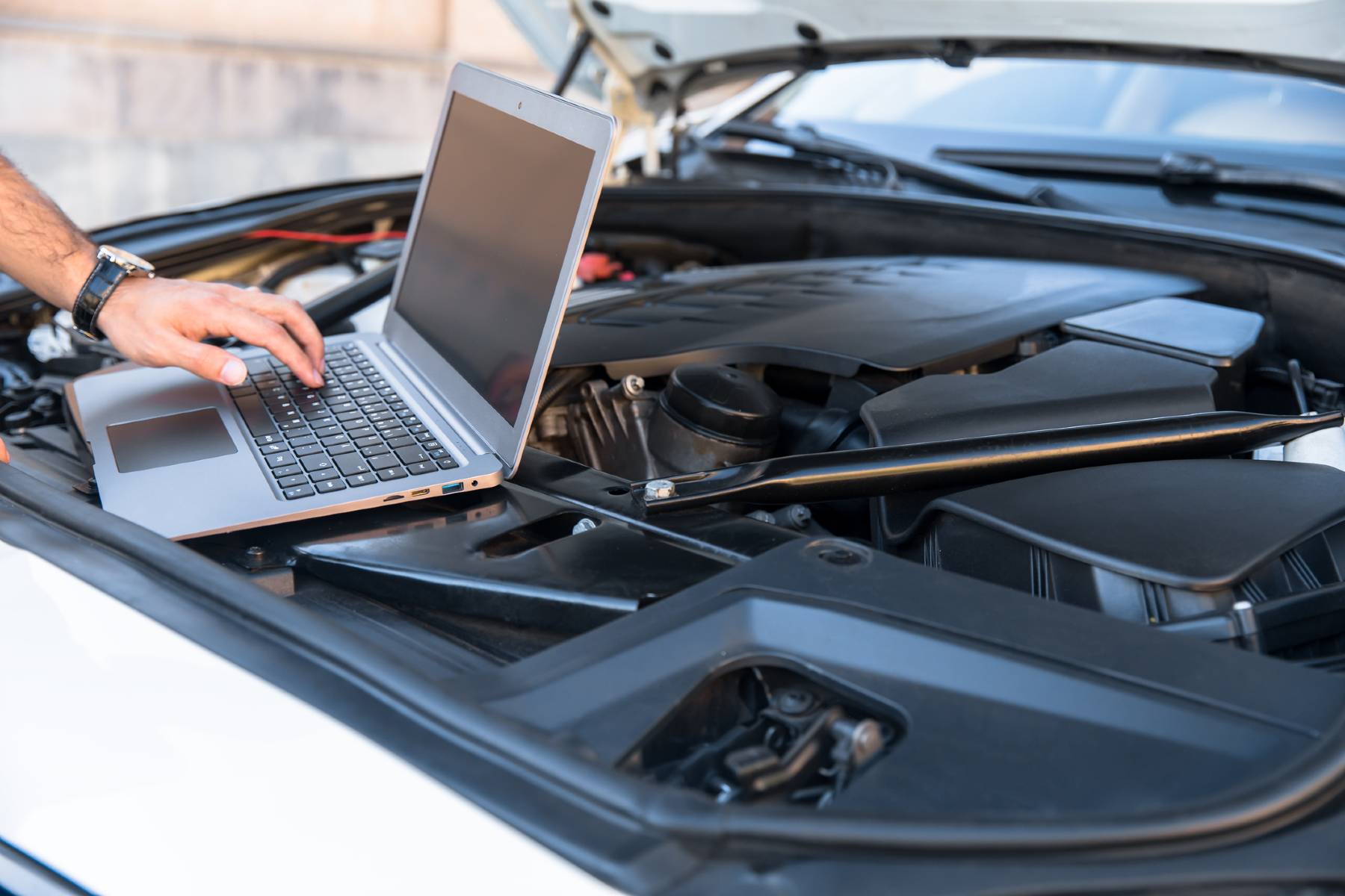 Coches con caja negra por ley: ¿cómo funciona el nuevo registrador de datos obligatorio?