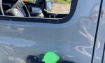 ¿Por qué es frecuente encontrar este objeto de goma en los tiradores de las puertas del coche?