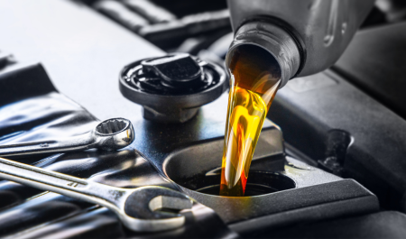 Comprobar el nivel de aceite (y sustituirlo cuando sea necesario) es una parte esencial del mantenimiento de cualquier vehículo.