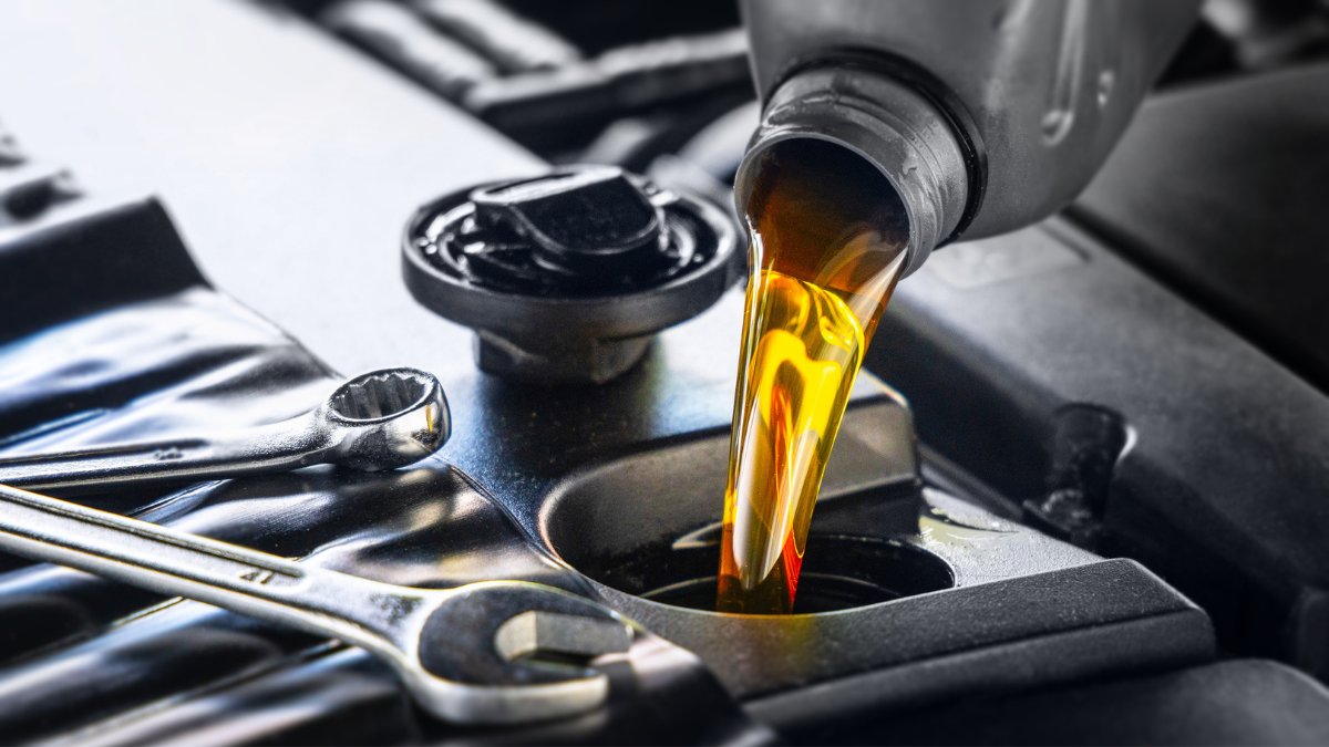 Comprobar el nivel de aceite (y sustituirlo cuando sea necesario) es una parte esencial del mantenimiento de cualquier vehículo.