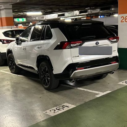 Un coche mal aparcado en un centro comercial desata la polémica: algunos comentarios dan que pensar