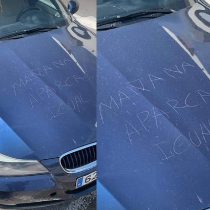 Encuentra un coche mal aparcado y en venganza le 'araña' este mensaje en el capó