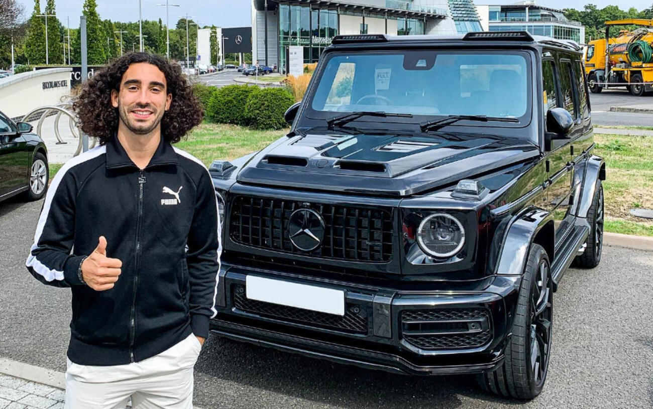 cucurella coche mercedes