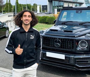 cucurella coche mercedes