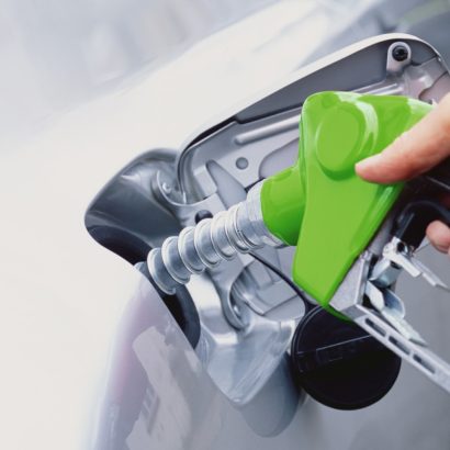 ¿Cómo llenas el depósito de combustible del coche? Hay dos opciones y una puede provocar una avería en tu coche