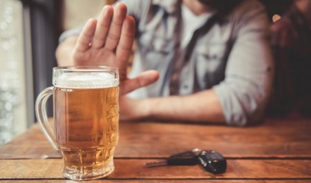 Día Internacional de la Cerveza: ¿cuántas se pueden beber sin dar positivo según la DGT?
