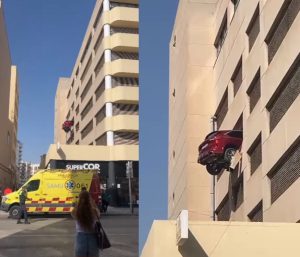 coche colgando ibiza