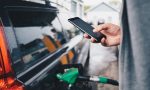 ¿Cuál es la multa por echar gasolina con el móvil encendido?