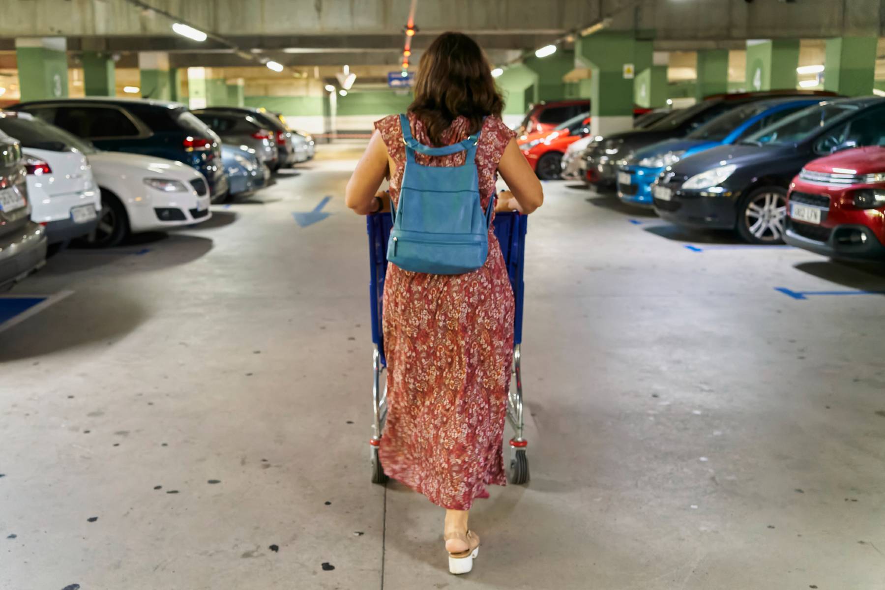 Vuelve de hacer la compra y se encuentra un libro en el techo del coche: ¿qué significa?