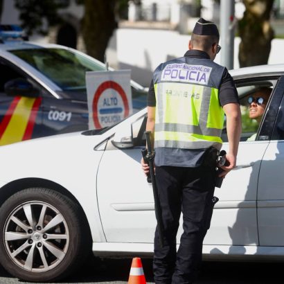 Multas de tráfico: ¿un policía nacional o un guardia civil fuera de servicio pueden sancionar?