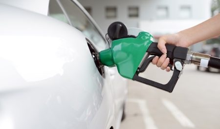 Gasolineras ‘low-cost’: ¿usar siempre combustibles baratos estropea el coche?