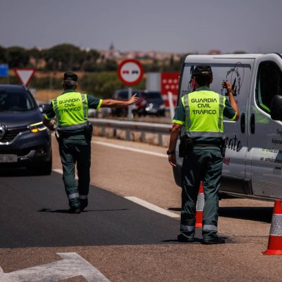 La DGT activa una campaña de vigilancia en la semana del puente del 12 de octubre: su arma es una silla de ruedas