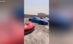 Ferrari ‘fantasmas’: el cementerio de coches de lujo abandonados y llenos de polvo en Dubái