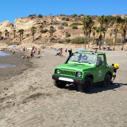 Un conductor abandona este coche en la playa y la policía de Málaga alucina con el motivo