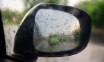Lluvia intensa y retrovisores limpios: en tu baño está el truco para conducir con seguridad a pesar de la borrasca ‘Leonardo’