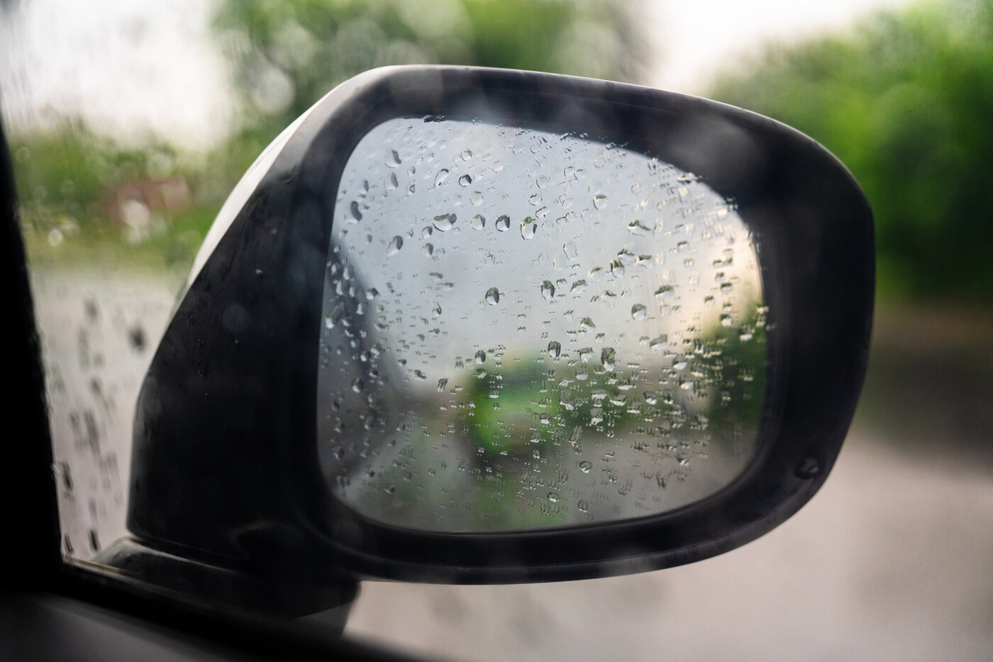 espejo retrovisor coche lluvia