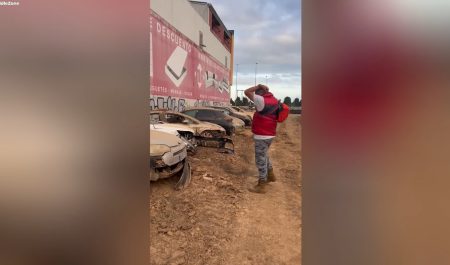 Hombre encuentra su coche