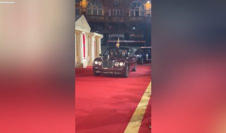 El coche en el que llegó el rey Carlos III de Inglaterra al estreno de ‘Gladiator 2’: solo hay dos en el mundo