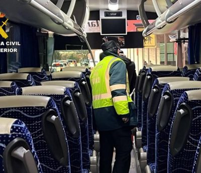 Susto en el Valle del Jerte: la Guardia Civil inmoviliza a un conductor de autobús por un motivo preocupante