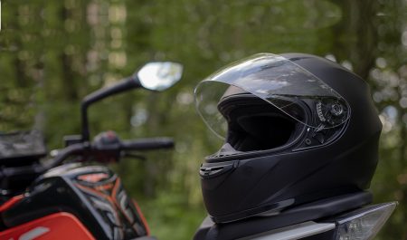 El chollo estrella de Navidad para los motoristas vuela en Amazon: casco de moto en Oferta Flash