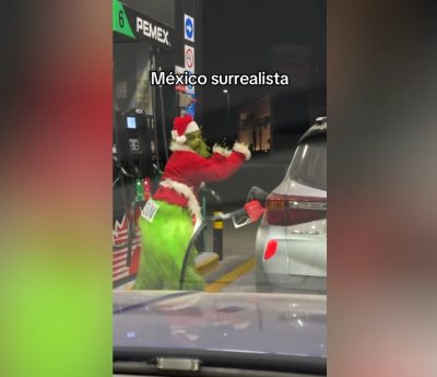 El Grinch reposta gasolina