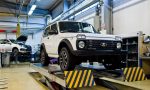 El coche más antiguo del mundo saca su lado deportivo