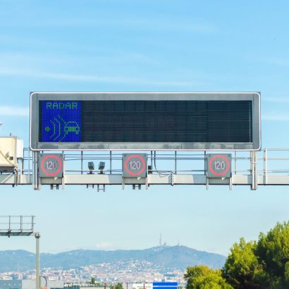 Adiós a las multas de velocidad: así puedes configurar Google Maps para que te avise de los radares fijos y móviles