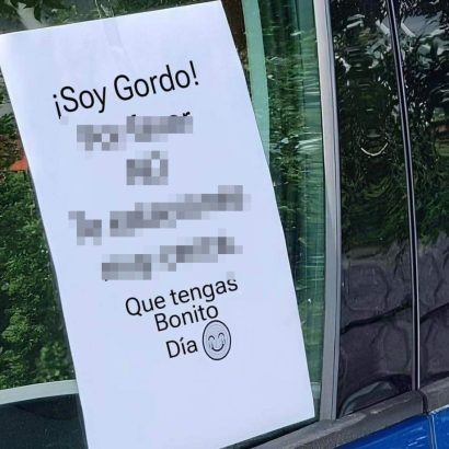 “¡Soy gordo, por favor no…!”: un conductor deja una peculiar nota en el coche y la petición triunfa en redes