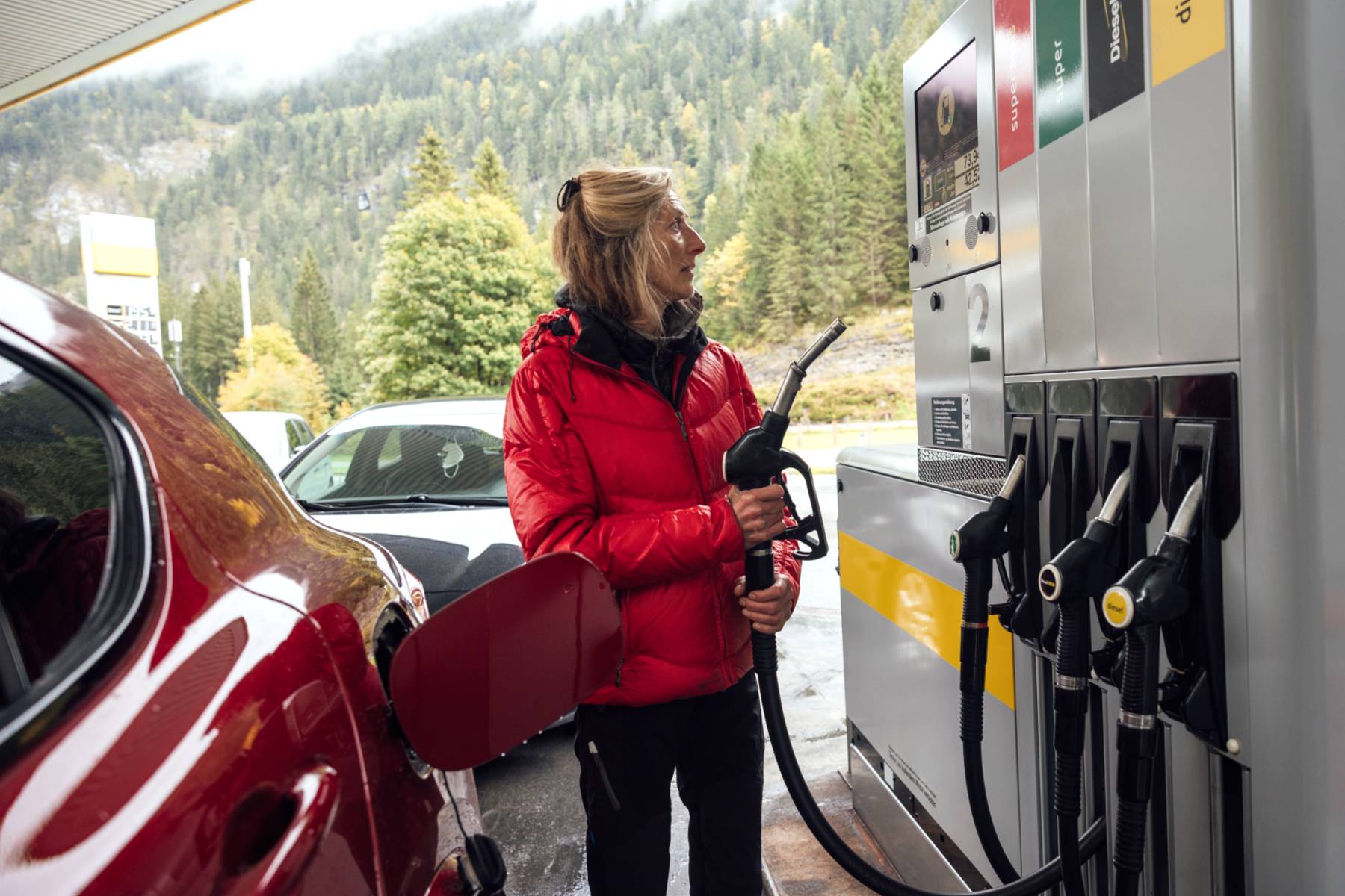 Un experto desvela la mejor hora para echar gasolina: ¿vale para el invierno?