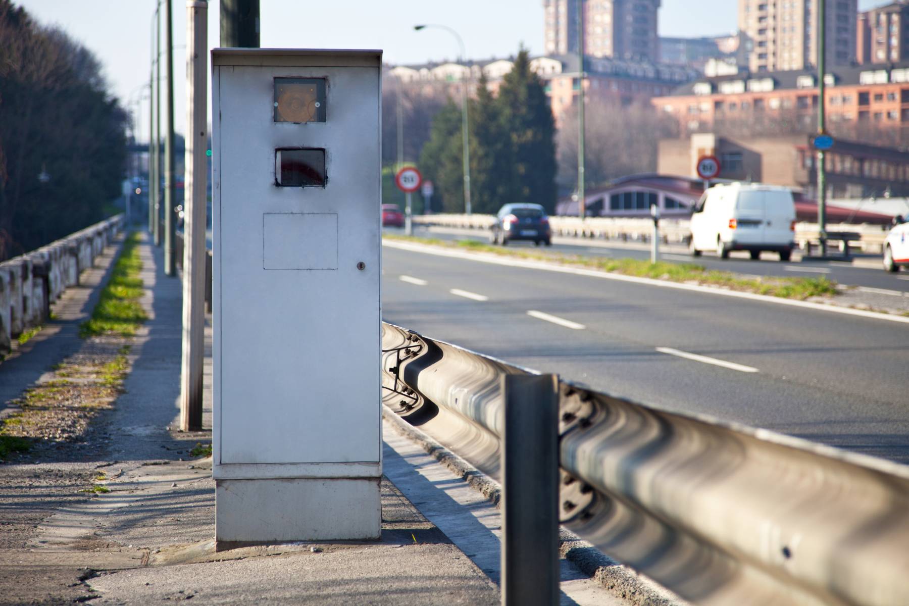 Radares fijos, móviles y de tramo: los controles de velocidad de la DGT en 2025 en Castellón