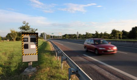 Radares fijos, móviles y de tramo: los controles de velocidad de la DGT en 2025 en Cantabria