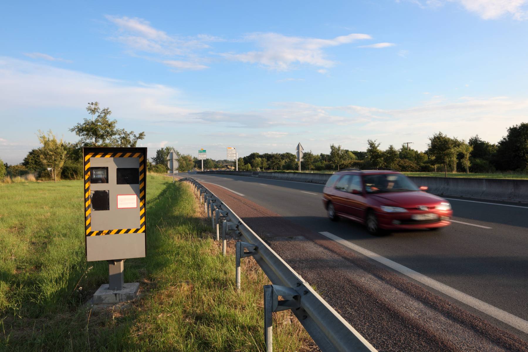 Radares fijos, móviles y de tramo: los controles de velocidad de la DGT en 2025 en Cantabria