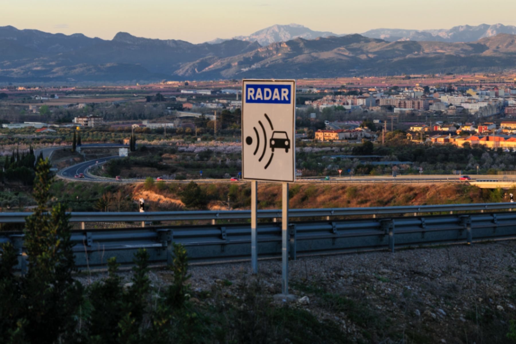 Multas de velocidad en Alicante: todos los radares fijos, móviles y de tramo de la DGT en 2025