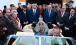 El día en que la figura de una virgen llegó a la Catedral de Sevilla en un descapotable