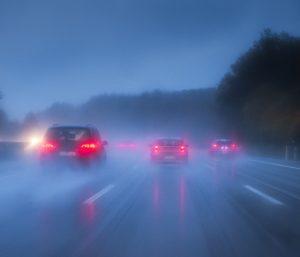 La Guardia Civil avisa de un detalle del coche que muchos conductores no detectan hasta que llega la noche 