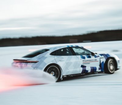 Porsche Taycan hielo