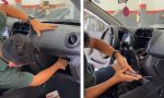 Escucha un sonido extraño en el coche y no da crédito a lo que salió de la guantera