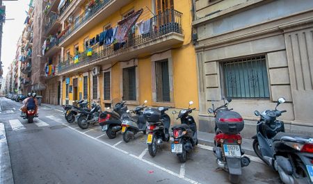 No te vas a creer la ayuda que se va a dar en Barcelona a todo el que quiera cambiar su ciclomotor de gasolina por uno eléctrico