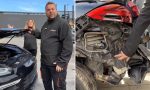 Abren el capó de un Porsche Cayenne en un desguace y se llevan una sorpresa que indigna a muchos en TikTok