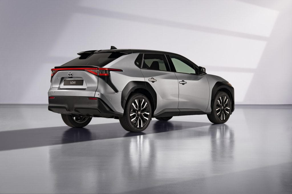 Toyota BZ4X: el modelo eléctrico se renueva y ofrece una recarga más ...