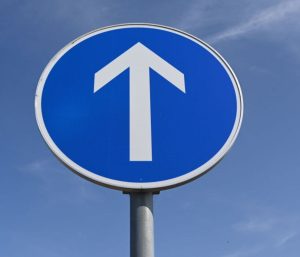 señal tráfico flecha