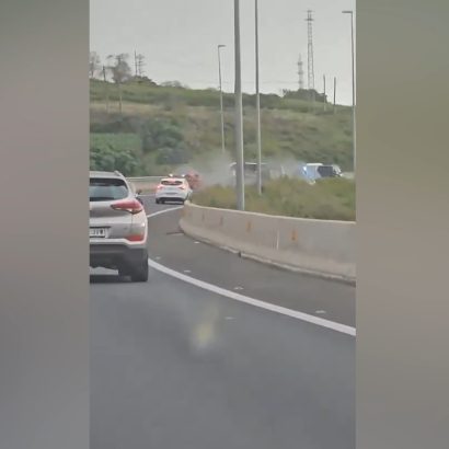 El accidente viral de un coche en Tenerife: el conductor ha sido identificado y las redes se ceban con él